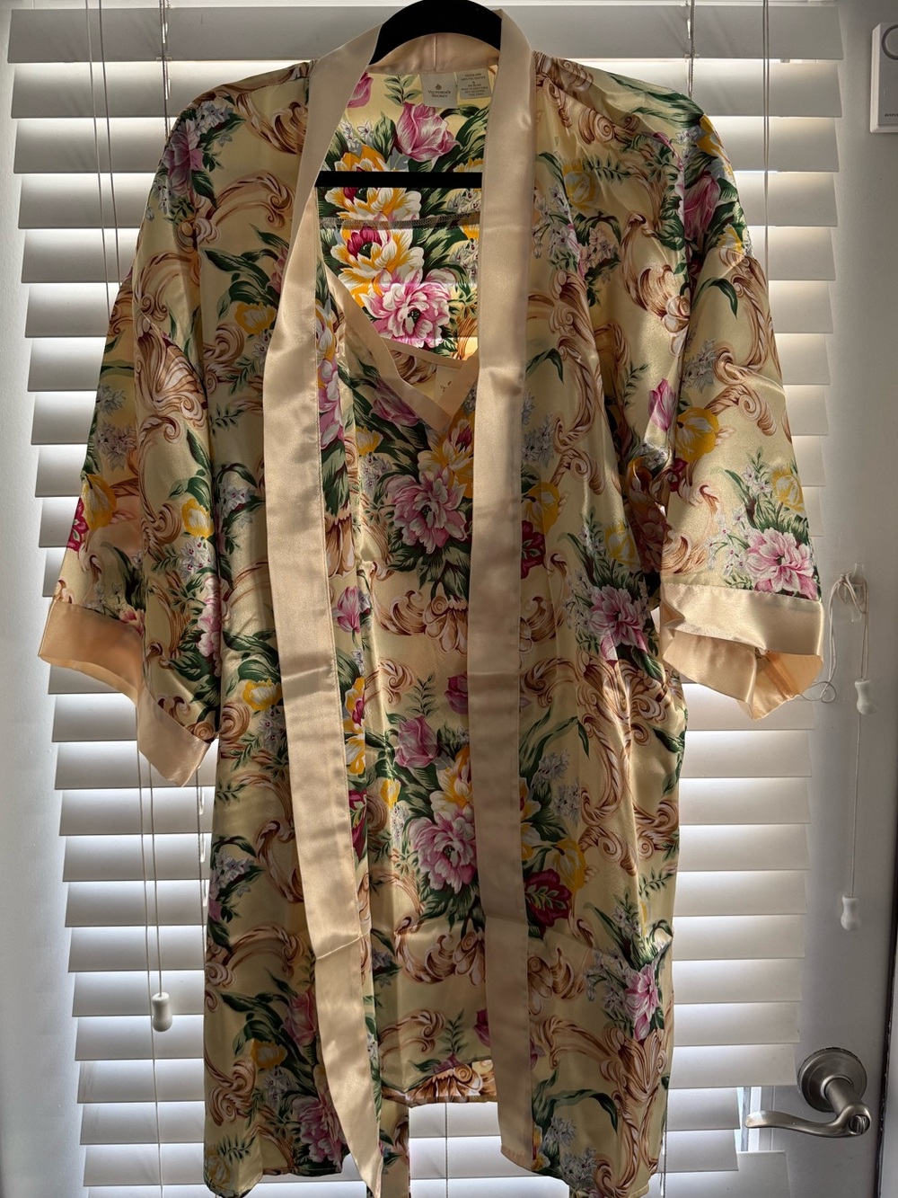 VTG Victoria's Secret Gold Label Yellow Baroque Floral Robe Chemise Slip Set S